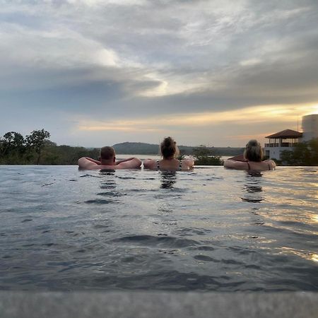 Sundown Lake Hotel & Spa Habarana Exterior foto