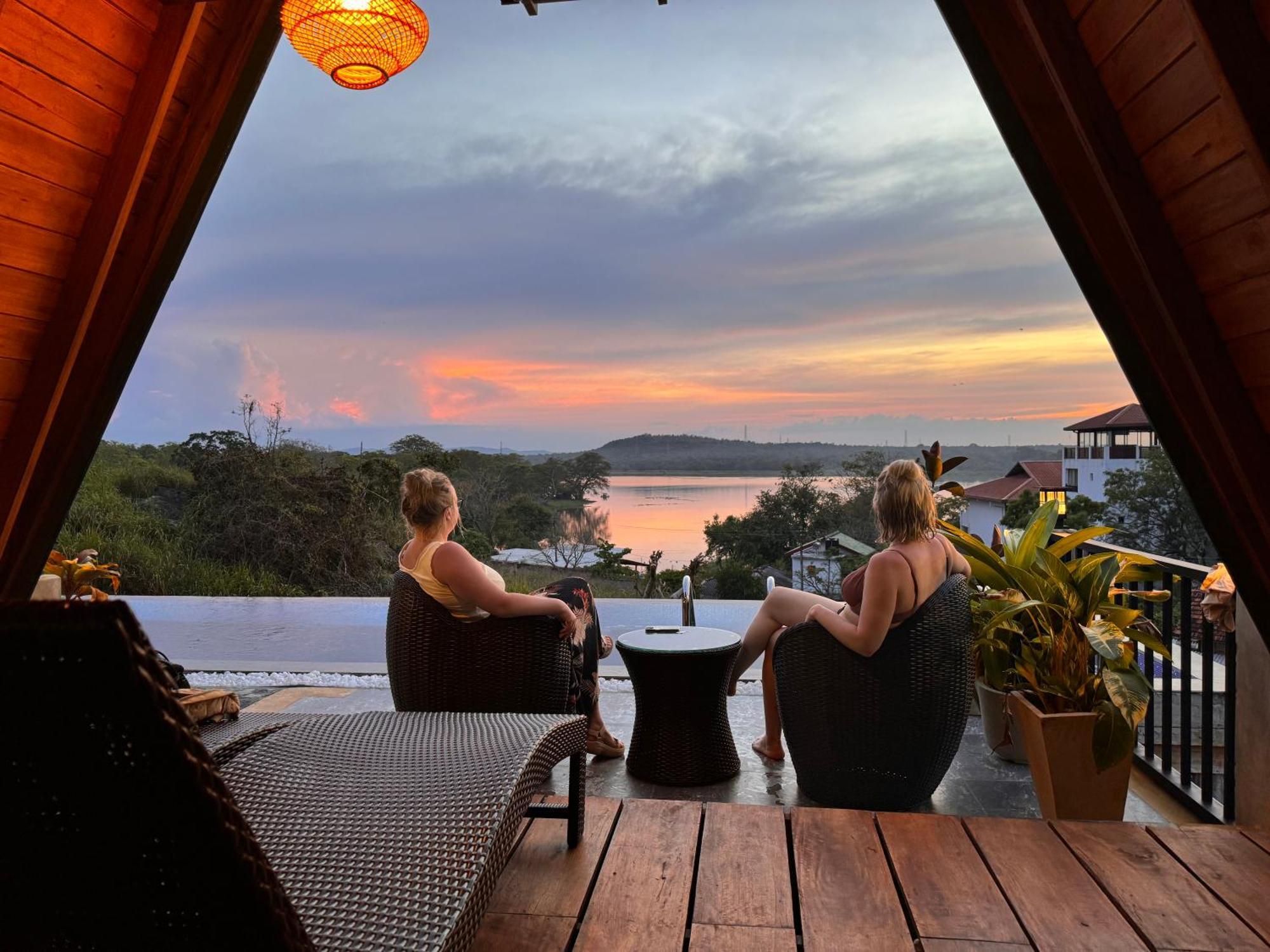 Sundown Lake Hotel & Spa Habarana Exterior foto